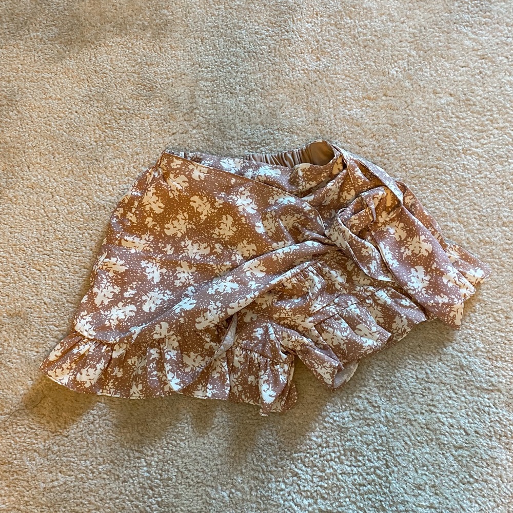 Size small- By together flowy shorts